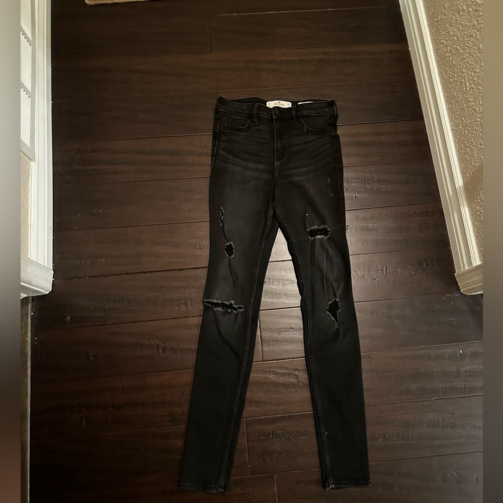 Hollister juniors size 7L black distressed skinny jean